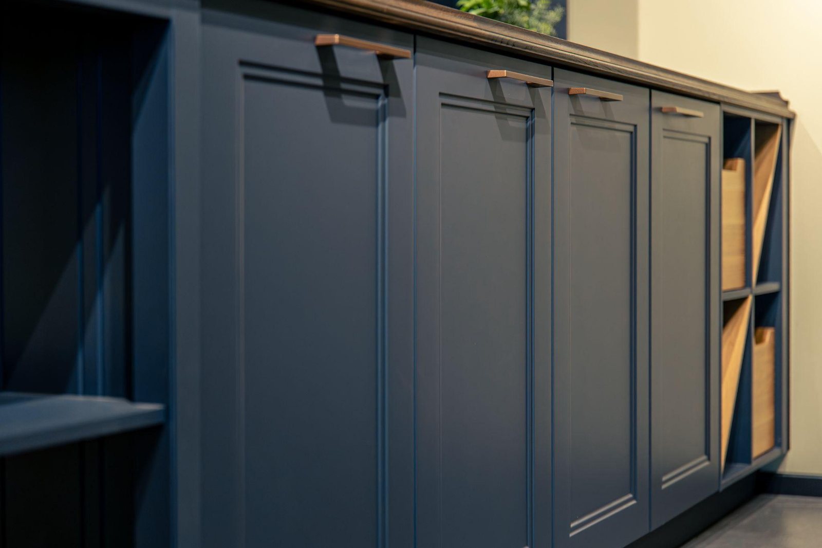 What Should You Look for When Choosing Garage Storage Cabinets in Sarasota?