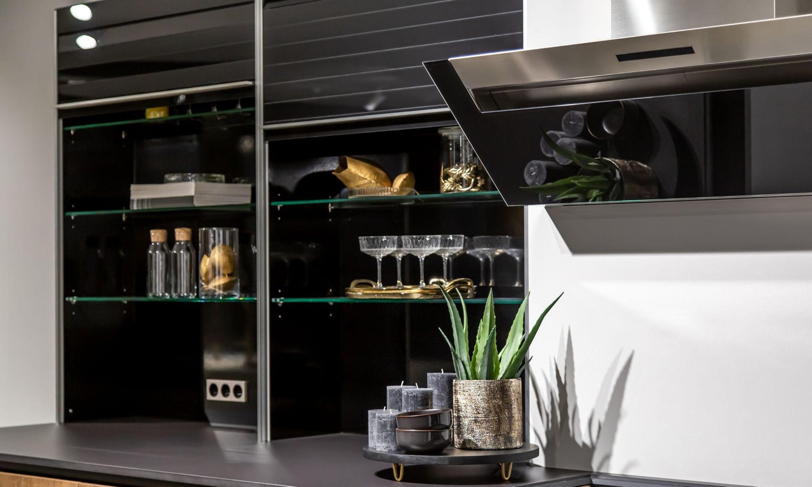 What Features Should You Include in a Custom Walk In Pantry in Lakewood Ranch?