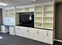 Closet system with adjustable components